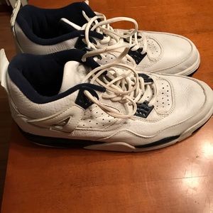 vintage 2001 north Carolina and white Jordan’s